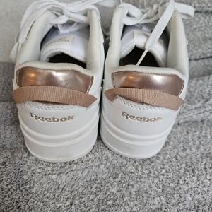 Reebok kids unisex size 3 sneakers